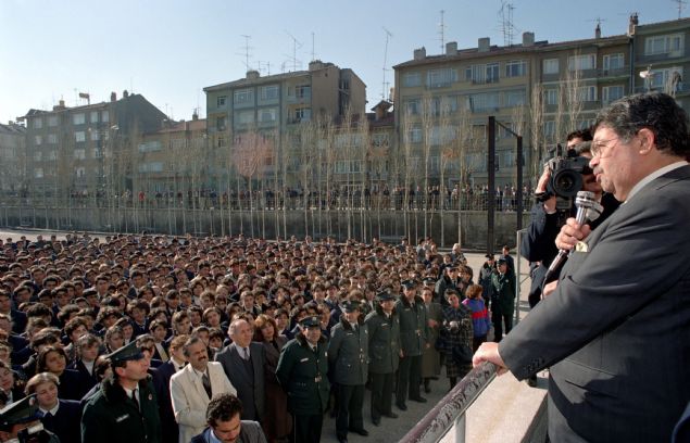 SVL NSYATF DEVREDE  <br><br>  Siyasi kariyerinde yapt almalaryla adndan sz ettiren zal, TBMM tarafndan, 31 Ekim 1989'da Trkiye Cumhuriyeti'nin 8. Cumhurbakan seildi.  