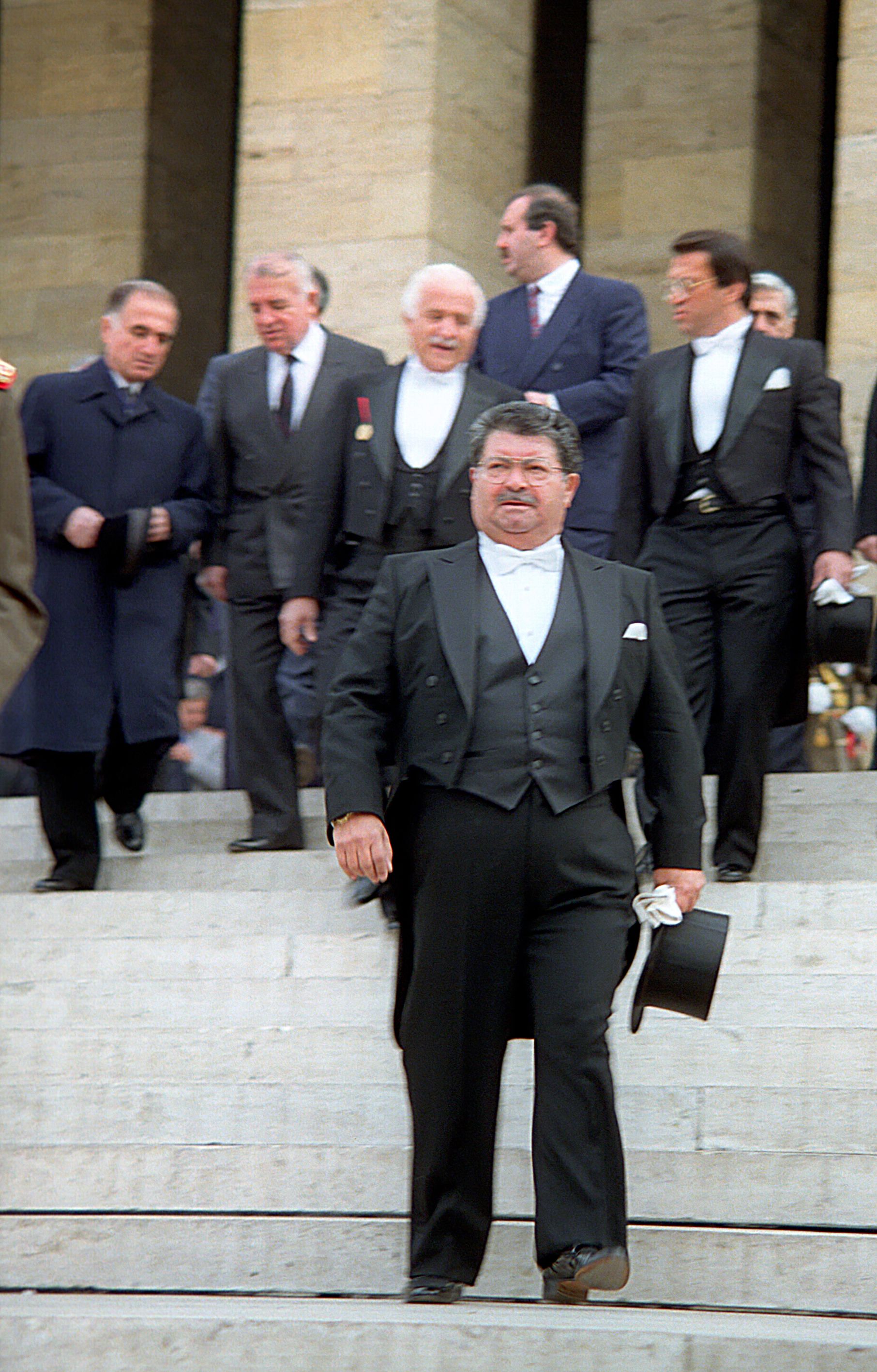  Daha sonra cezas 20 yl hapse evrilen Demira, 4 yl hapis yattktan sonra Turgut zal tarafndan 1992'de affedildi.  