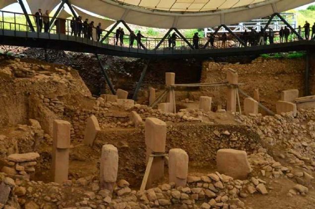 �l K�lt�r ve Turizm M�d�r� Ayd�n Aslan, yapt��� a��klamada, kentin ge�en y�l 1 milyonu a�k�n ziyaret�iyi a��rlad���n� s�yledi. Ge�en y�l T�rkiye'de en �ok merak edilen mekanlar�n ba��nda G�beklitepe'nin geldi�inin tespit edildi�ini anlatan Aslan '�u ana kadar ya�ad���m�z bu doluluklar, yo�unluk, istatistikler, turist talepleri, do�ru i�lerin yap�ld���n� g�steriyor... 