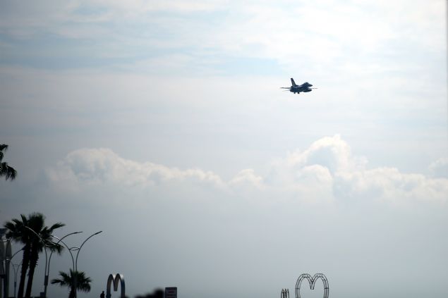 KYZNDEK GURUR KAYNAI    Trk Hava Kuvvetleri'nin sahip olduu modern ve yksek performansl F-16 uann kabiliyetlerini, kullanm iin gereken yksek seviyedeki bilgi ve beceriyi izleyiciye bir gsteri eklinde sunan gsteri ekibi olan Solo Trk, bugne kadar ulusal ve uluslararas platformda birok gsteriye imza att.   