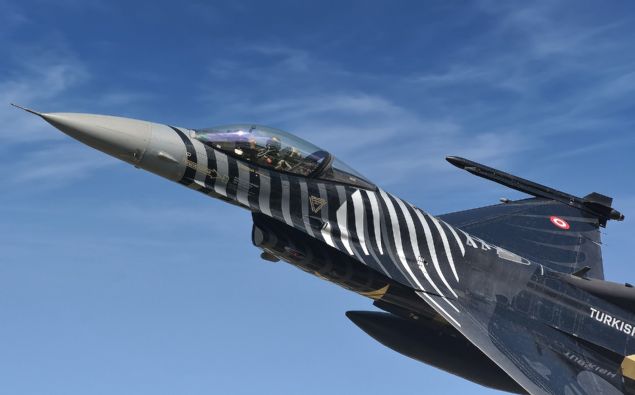 SOLO TRK'TEN DAVET  <br><br>  Dnyann en iyileri arasnda gsterilen Solo Trk pilotlar, vatandalar, gsteriyi izlemeye davet etti.  