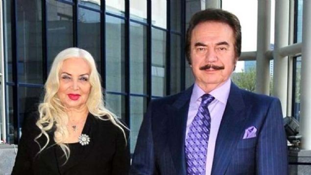 lk profesyonel bestesi 'Ruhumda Titreyen Sonsuz Bir Alevsin'i 14 yanda yapan Orhan Gencebay, 16 yandan itibaren caz ve Rock mzii ile ilgilenmeye balad, bat nefesli sazlardan oluan orkestralarda tenor saksofon ald.   <br><br>  stanbul'a gelerek, Trkiye'nin ilk konservatuar ve eski ad Drlelhan olan stanbul Belediye Konservatuvar'na girdi, bir sre icra heyetinde bulundu. 