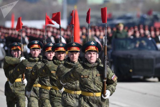 9 Mays Zafer Gn askeri geit treni provasnda yer alan askerler.   