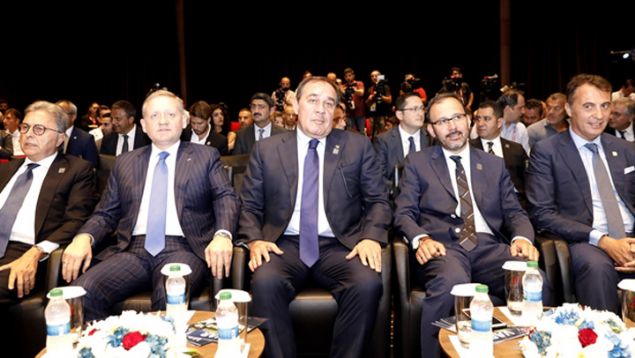                                                                 SALI GN TOPLANTI DZENLENECEK  <br><br>  Kulplerin mali durumlarn inceleme altna alan TFF, Kulpler Birlii ile bir araya gelip Ulusal Lisans Talimat hakknda bilgi vererek sistemi mzakere edecek.                                                             