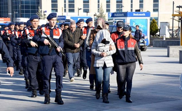 Operasyonda, aralarnda doktor ve eczaclarn da bulunduu 20 kii gzaltna alnd.  