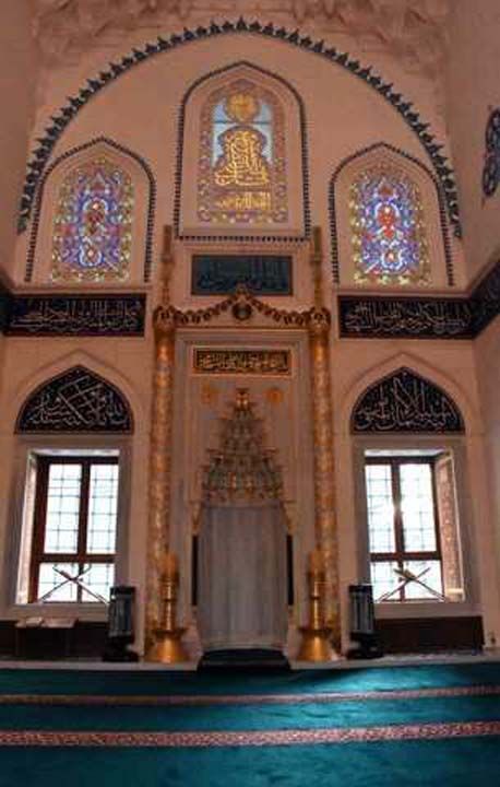 'Gnde ortalama 150 kii ziyaret ediyor'   <br><br>  Caminin inasnda o dnemde Japonya'ya gen Kazan Trkleri ile mrnn son yllarn Japonya'da geiren Trk yazar ve fikir adam Abdrreit brahim'in byk pay olduunu belirten nar, caminin dn ve bugnn yle anlatt: 