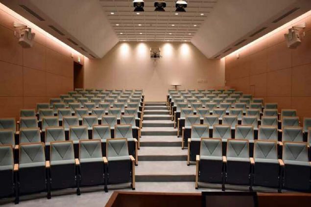 Caminin hemen yannda bundan nce Kazan Trklerinin okulunun olduu arazide 2017'de ayr bir kltr merkezi inaatnn baladn kaydeden nar, 'Ekim aynda Cumhurbakanmz Recep Tayyip Erdoan'n da katlmyla bu merkezin de aln yapmay planlyoruz.  <br><br>  Binann mimarisi Kastamonu Trk evlerine benzer yapld. inde 130 kiilik bir konferans salonu mevcut.' eklinde konutu. 