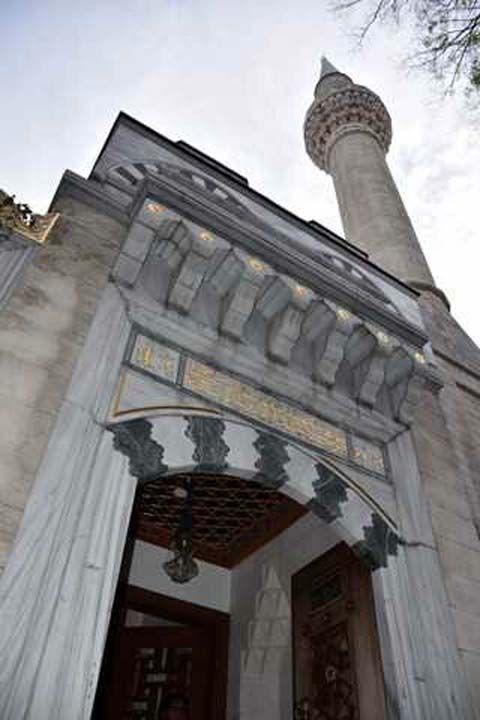 nar, 2000 ylndan bu yana Tokyo Camisi'nde Diyanet leri Bakanlnn grevlilerinin hizmet etmekte olduunu belirtti. 