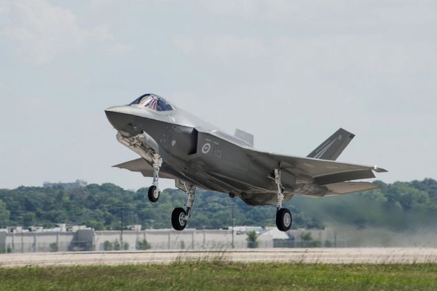 Japonya z Savunma Kuvvetleri 9 Nisan'dan beri kayp F-35A ile deneyimli pilotu Akinori Hosomi'yi durduraksz aramaya devam ettiini duyururken, Pentagon'un uan en gizli ayrntlarn paylamaya hazr olduunu Tokyo'ya ilettii haberi geldi.   