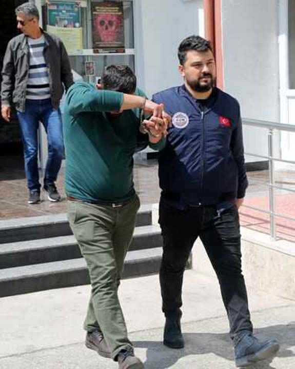 Bugn emniyette ki ifadeleri tamamlanp, adliyeye sevk edilen ahslardan K.G. ve S.O. karldklar mahkemece tutuklanrken, dier 2 kii ise adli kontrolle serbest brakld. Emniyet k K.G.'nin, 'Kolay deil ha, 3 ylmz verdik. Enflasyonu drecektik brakmadnz' demesi ise dikkat ekti.  (AA/HA) 