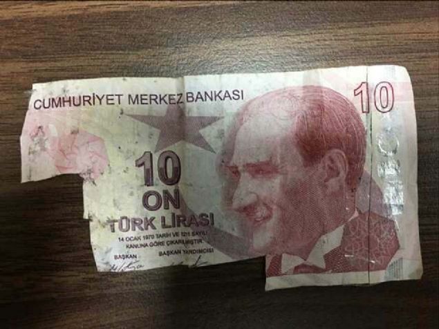 Ekipler, phelilerin ATM'lere sahte banknotlar yatrmak suretiyle hesaplarnda biriken paralar, Mersin, Gaziantep, Amasya ve Kayseri'deki tandklarna ektirdiklerini belirledi. 