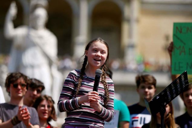 Gsteriye, evreci renci eylemlerinin sembol haline gelen sveli 16 yandaki Greta Thunberg de katld.  