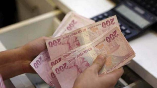 SSK'llarda en dk maa ise 2000'den nce emekli olanlarda bin 818 lira 18 kurutan bin 927 lira 27 kurua, 2000'den sonra emekli olanlarda bin 125 lira 48 kurutan bin 193 liraya ykselecek. 