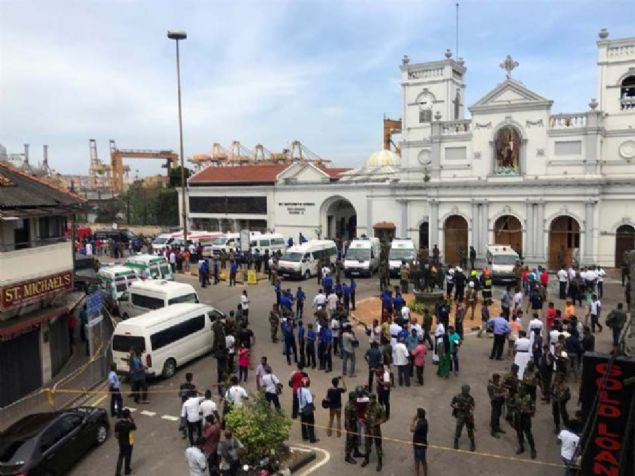 �te yandan, ter�r sald�r�lar�n�n ard�ndan ba�lat�lan operasyonlarda 24 ki�inin yakaland���n� duyuran Sri Lanka polisi, sald�r�lar� d�zenleyenlere ili�kin a��klamada bulunmad�.  