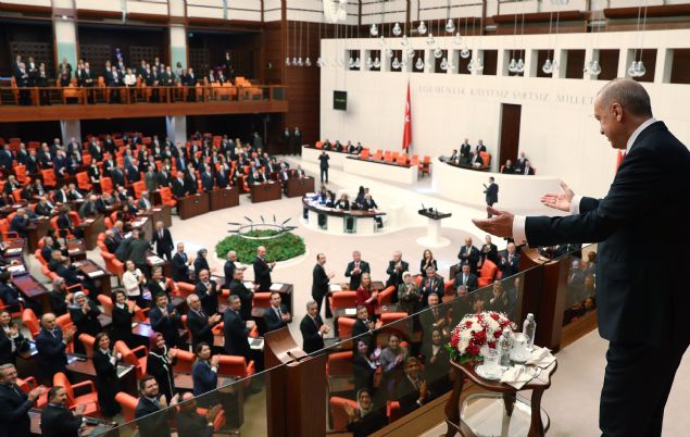 Cumhurbakan Recep Tayyip Erdoan'n da izledii Genel Kurul'a, liderlerden ilk olarak MHP Genel Bakan Devlet Baheli, ardndan CHP Genel Bakan Kemal Kldarolu geldi.    