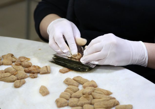 <p style='box-sizing: border-box; margin: 0px 0px 10px; padding: 0px; border: 0px; list-style-type: none; color: rgb(51, 51, 51); font-family: "Roboto Condensed"; font-size: 19px;'> Kentte yaşayan Burhan Alsan da Manisa ile özdeşleşen mesir macunun coğrafi işaretle koruma altına alınmasına sevindiklerini ifade etti.</p> <div> </div>