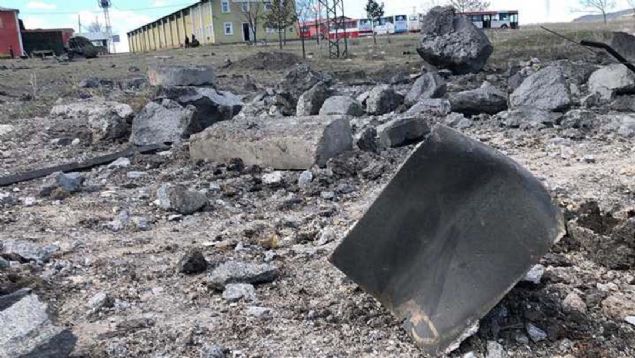 Kazann yerinden frlad patlamada ortalk sava alanna dnerken, ans eseri yaralanan olmad. 