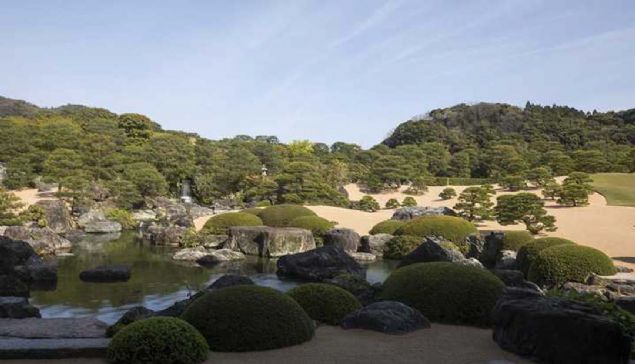 �d�ll� m�ze, Adachi'nin Japon sanat ve bah�e tasar�m�na olan ilgisinin hayat bulmu� hali gibi Aralar�nda Shoen Uemura (1875-1949), Shiho Sakakibara (1887-197), Kanjiro Kawai (1890-1966) gibi pek �ok �nl� Japon sanat��n�n eserlerinin de bulundu�u yakla��k 1300 sanat eseri burada sergileniyor. 