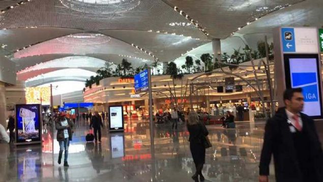 stanbul'un muhteem bir hub balants olacak. Zaten byleydi ancak stanbul Havaliman ile birlikte rakiplerine fark atarak dnyada birinci olacak. Biz bu hub balantsn kullanma konusunda ok tecrbeli bir havayoluyuz. Bu yzden buradaki yetkilileri tebrik ediyoruz' dedi. 