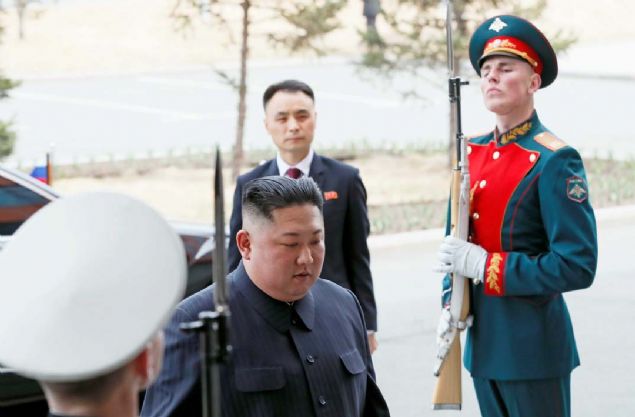 Kuzey Kore lideri Kim ise Putin ile grmesinin Kore yarmadasndaki problemin zmne ve ikili ilikilerin gelimesine yardmc olacan belirtti.  