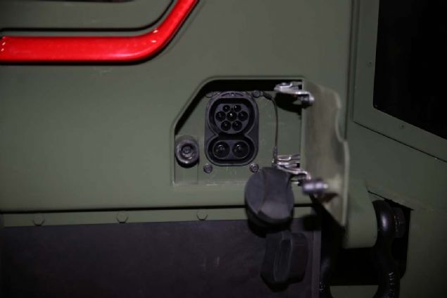 Grg, aracn hem nnde hem arkasnda batarya konulacak yerler bulunduunu, mteri isteine gre ilave bataryalarla menzili artrmann mmkn olduunu bildirdi. Grg, aracn yerdeki muharip glere yakn at destei verebilecek yapda olmasnn da nemine iaret etti.  