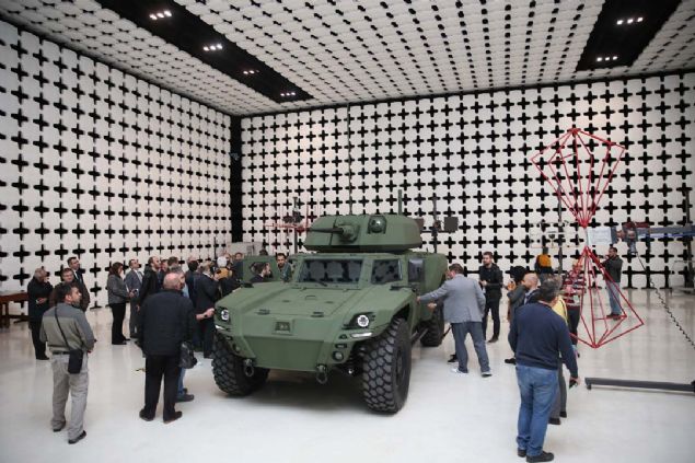 Akrep II'nin 14. Uluslararas Savunma Sanayi Fuarnda (IDEF'19 ) ilk kez sergileneceini, fuarda arac zel bir konfigrasyonla sunmak iin almalarn aylardr devam ettiini dile getiren Grg, unlar kaydetti: 