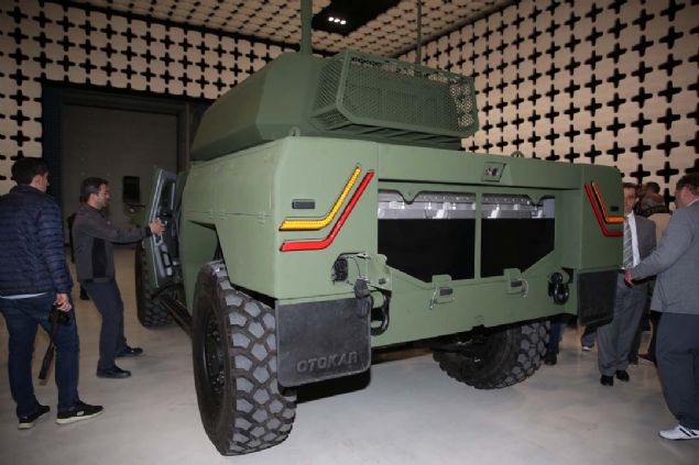 Akrep II'de Cobra II seviyesinde koruma bulunduunu ancak bu aratan daha hafif olduunu anlatan Grg, aracn yksekliinin dk kalmasnn tanksavar gibi tehditlere kar avantaj saladna dikkati ekti.  