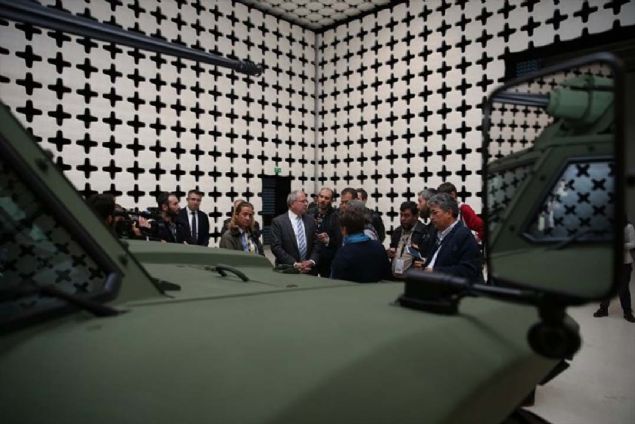 Elektrik motoru ve gelimi pillerle donatlan Akrep II, Trkiyenin ilk elektrikli zrhl arac olarak IDEF 2019da sergilenecek.  