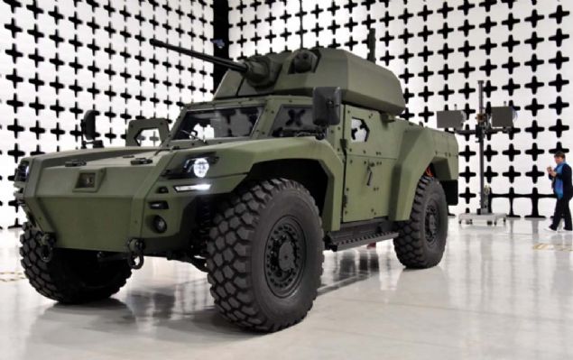 YEN HTYALARA YEN ZM  <br><br>  Son 20 ylda dnyada deien tehditler nedeniyle silahl devriye, keif ve gerektiinde meskun mahal atmalarnda kullanlabilecek aralara olan ihtiyacn arttna iaret eden Grg, yeni nesil zrhl ara Akrep II'nin buradan yola karak gelitirildiini syledi.  