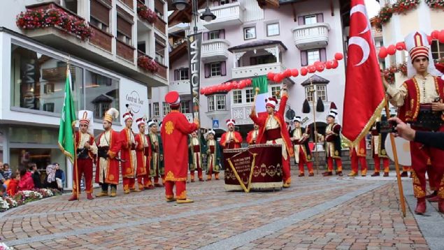 daha sonra tekrar vergi toplamaya gelen askerler karlarnda, Balaban Hasan komutasnda silahlanm kylleri grnce arrlar ve geri ekilirler.    