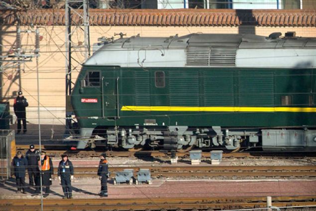 Yeni bir sayfa aan Kim Jong-un, nce ilk yurt d ziyaretini nl yeil treniyle in'e gerekletirdi.      