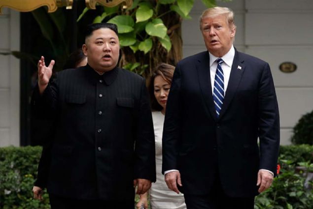 Ardndan Haziran 2018'de Singapur'da ABD lideri Donald Trump'la el skt    