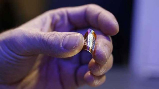 'Bu cesur, grafen tabanl dnya henz yaama gemedi ancak dier iki boyutlu malzemelerle ilgili yeni bir aray balatt. Ve bunlar arasnda en heyecan verici malzeme; kristal benzeri yaplar oluturabilen tek katmanl bor atomlar oldu.'   