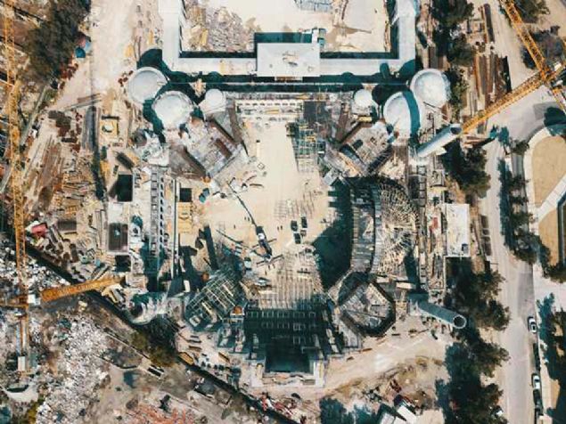 Yaplan protokol gerei kaba inaatn vakfn stlendii cami iin Konak ilesi Mersinli blgesinde 20 bin metrekarelik alanda ilk kazma 2017 ylnn Austos aynda vuruldu. 