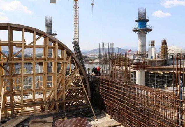 Gece gndz 120 iinin alt cami inaatnda 20 ay sonra kaba inaatn yzde 90' tamamland. 