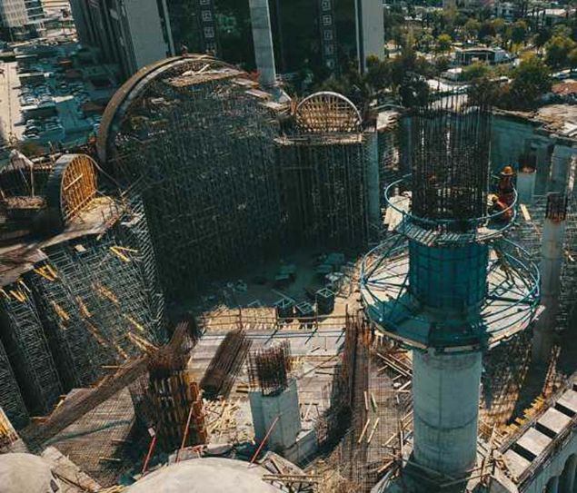 zmir'in byle bir ulu camiye ihtiyac vard, ayn anda yaklak 15 bin kiinin bayram ve cenaze namazn bir arada klabilecei bir cami olacak. 