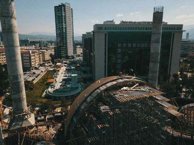 Camimiz 43 metrelik kubbe apyla Trkiye, Orta Dou ve Balkanlar'n kubbe ap en byk camisi olma konumunda. 