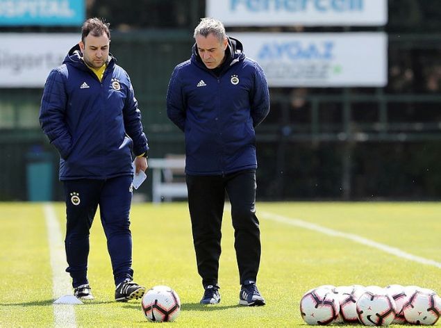                                                                 Sar lacivertliler, hem Trkiye'den hem de yurt dndan nemli transferlere imza atacak.                                                       