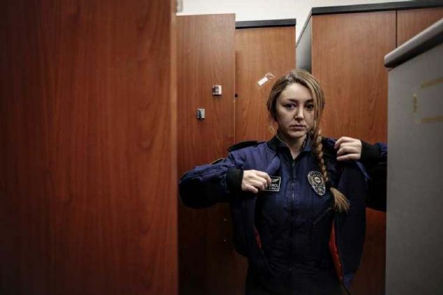 Kklnden beri pilot olma hayali kuran Komiser Yardmcs Erol, Emniyet Genel Mdrl Havaclk Dairesi Bakanlnn 2017 ylnda at pilotaj snavna katld. 