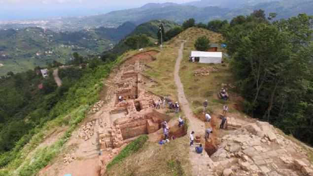 Yap�lan �al��malar ile piknik alan� d�zenlendi. Alan i�inde tarihi dehliz ve su sarn�c� bulunmaktad�r. Y�r�y�� parkurlar�, oturma gruplar�, seyir teraslar� yap�larak ���kland�r�ld�.     