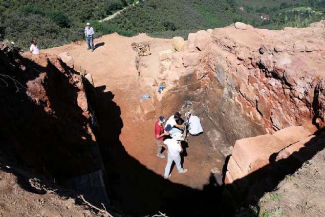 Kibele heykeli bulunduktan sonra kaleyi yakla��k 1 milyon yerli ve yabanc� turistin ziyaret etti�ini belirten Toparlak,      