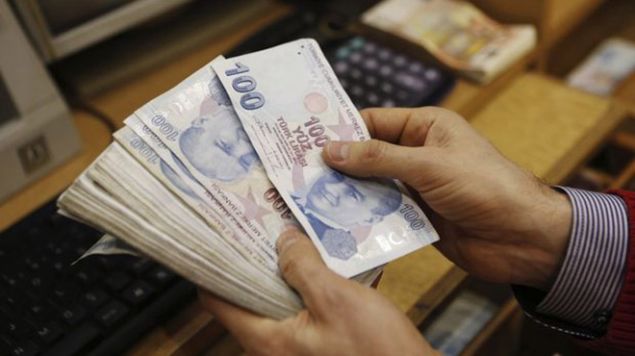 Yaplandrmalarda; kredilerin vadesini uzatmak, yenilemek, ilave kredi vermek, anapara, faiz, temerrt faizi, gecikme cezalar ve kr paylarn indirmek veya bunlardan vazgemek, anapara, faiz veya kr pay alacaklarn; ksmen veya tamamen itirake evirmek, ayn, nakd ya da tahsil artna bal bir bedel karl devir veya temlik etmek, borlu ya da nc kiilere ait ayn deerler karlnda ksmen veya tamamen tasfiye edip, satmak gibi gerekli grlen tedbirler alnacak.    