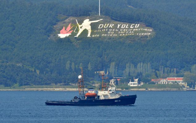 Ar�zal� askeri geminin bo�az ge�i�i s�ras�nda di�er gemiler telsizle bilgilendirildi. 