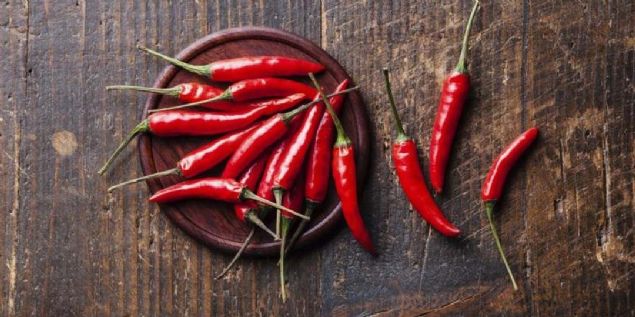 ACI B�BER  <br><br>  324 kalori (100 g) Besin puan�: 62  <br><br>  Capsicum bitkisinin meyvesi olan ac� biber, kapsaisinoid, karotenoid ve askorbik asit ve antioksidanlar bak�m�ndan zengindir. 