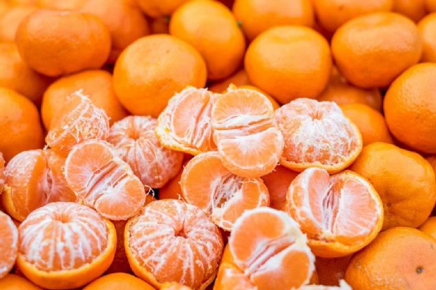 MANDAL�NA  <br><br>  53 kalori (100 g) Besin puan�: 67  <br><br>  Turun�gillerden �eker i�eri�i y�ksek bu meyve, karotenoid ve A vitamin bak�m�ndan zengindir. 