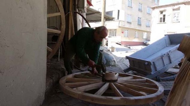 Amerika'dan Almanya'ya, Fransa'ya, Yunanistan'a kadar at arabalarm gitti. Yaptm ilerden kazandmn yan sra gurur da duyuyorum.'    