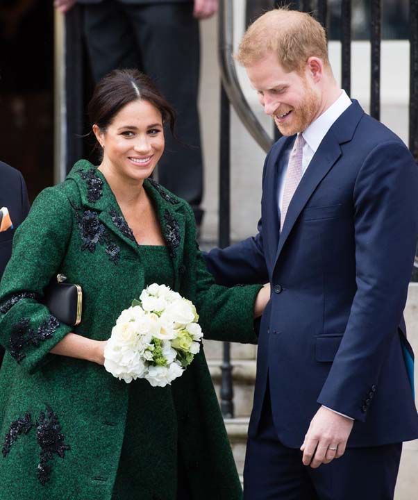 Meghan Markle ve Prens Harry, kraliyet geleneklerinin aksine, yak�nda d�nyaya gelecek bebeklerinin do�um haberini gizli tutacak.  