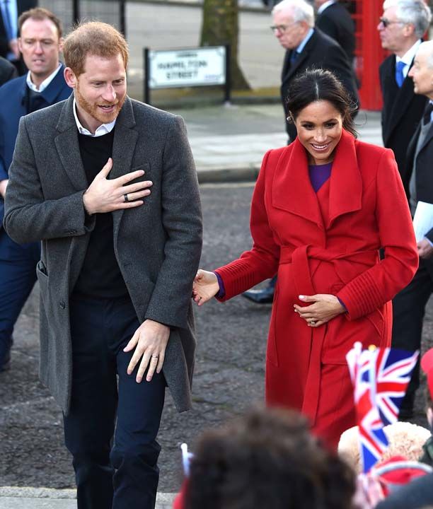 Meghan Markle ve Prens Harry'nin yeni do�acak bebeklerini ilk kez Instagram hesaplar�ndan g�stermeleri bekleniyor.     
