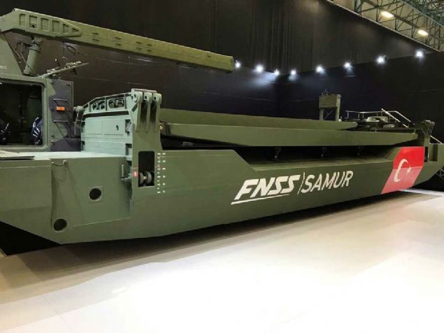 Samur   <br><br>  Samur veya SYHK, FNSS tarafndan retilen Trk yapm bir amfibi seyyar yzc hcum kprsdr. Trk Silahl Kuvvetleri'nin nehir harekatlarnda kullanlmak amacyla tasarlanm olup alt ylda gelitirilmi ve retilmitir     