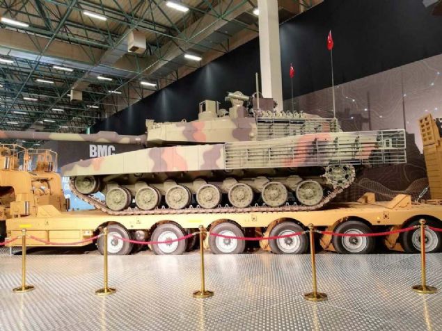 Altay Tank   <br><br>  Kafes korumas ve Akkor aktif koruma sistemiyle Altay tank      